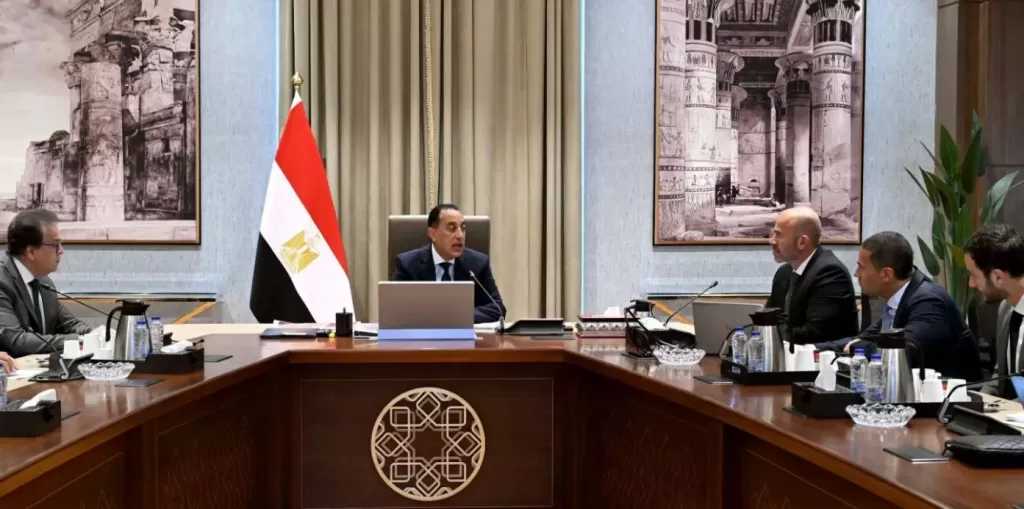رئيس الوزراء يستعرض مقترحا لتنفيذ مشروع مدينة المستشفيات والمعاهد الطبية بالعاصمة الجديدة