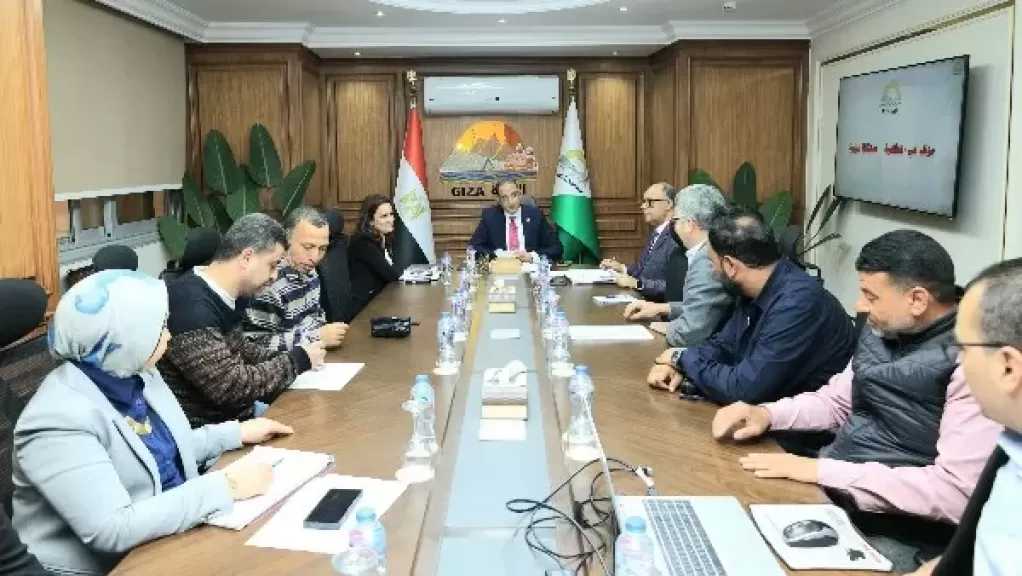 محافظ الجيزة يناقش ملفات العمل والمشروعات بحي الطالبية