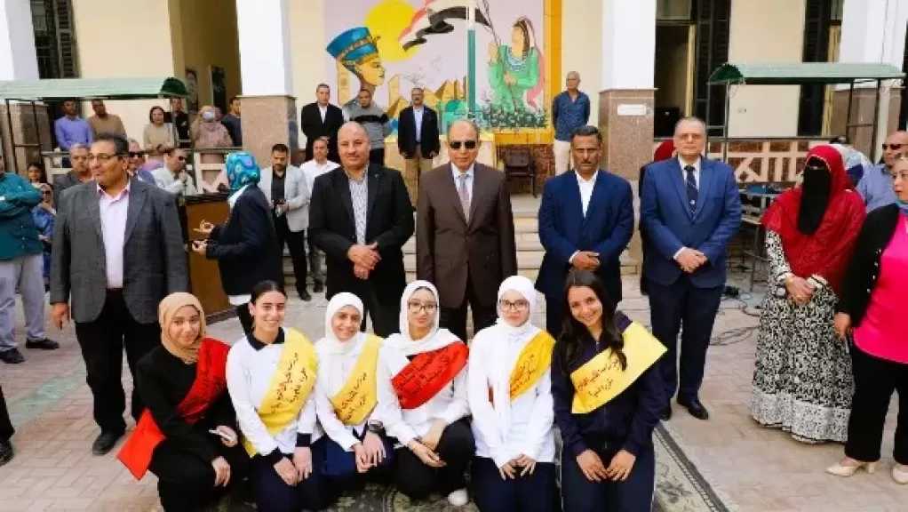 محافظ المنيا يشهد احتفالية مئوية مدرسة الثانوية بنات ويكرم المتميزات