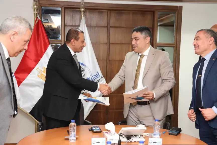 الهيئة العامة لموانئ البحر الأحمر وهيئة قناة السويس يوقعان عقدًا لتحديث منظومة القطر والإرشاد ومواكبة الجيل الحديث من السفن