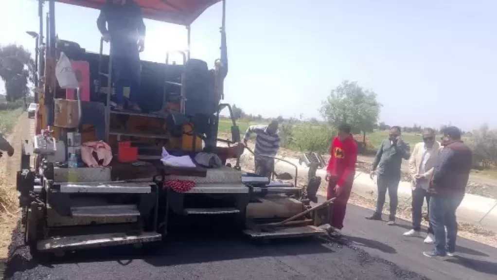 مشروعات الخطة الاستثمارية.. محافظ كفر الشيخ يتابع أعمال الرصف بالرياض