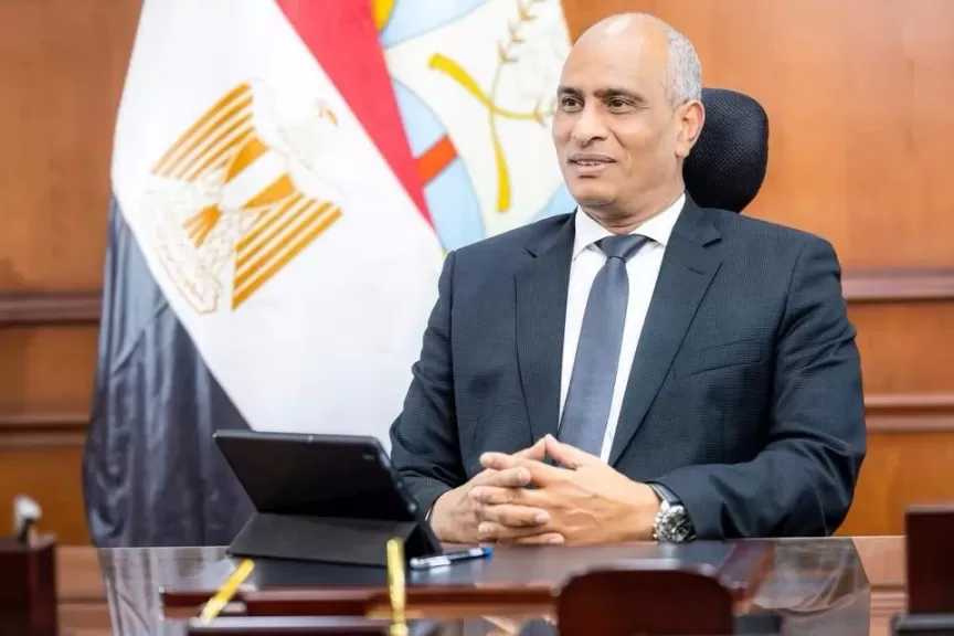 محافظ كفرالشيخ يصدر قرارا بتجديد تكليف الدكتور حسين عبدالرازق للعمل مديرا للمستشفى العام