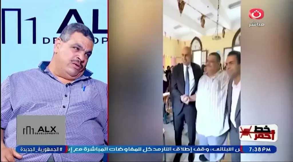 معلم من ذوي الهمم يبكي على الهواء: زوجتي شالتني واستحملت حرمانًا كبيرًا