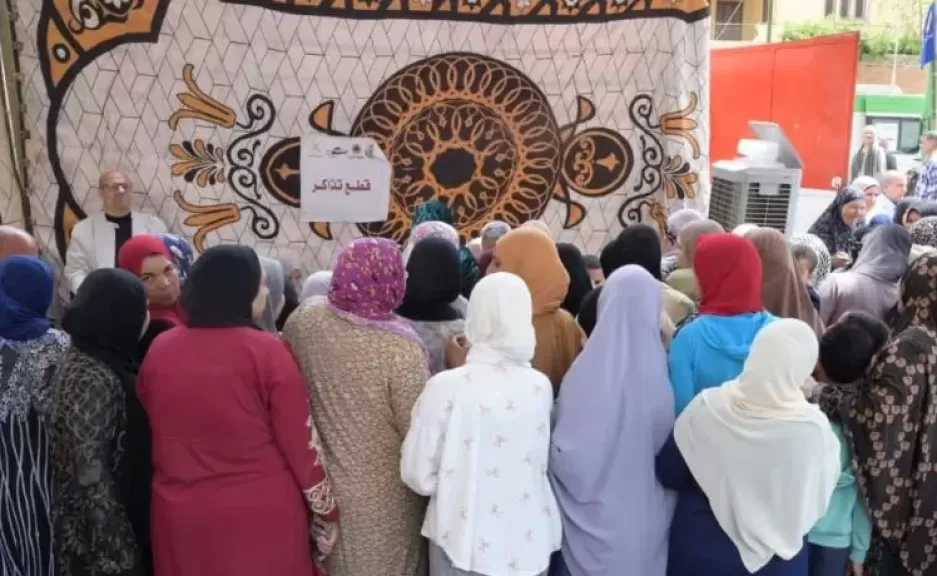 محافظ الغربية يتفقد القافلة الطبية الشاملة بقرية شقرف