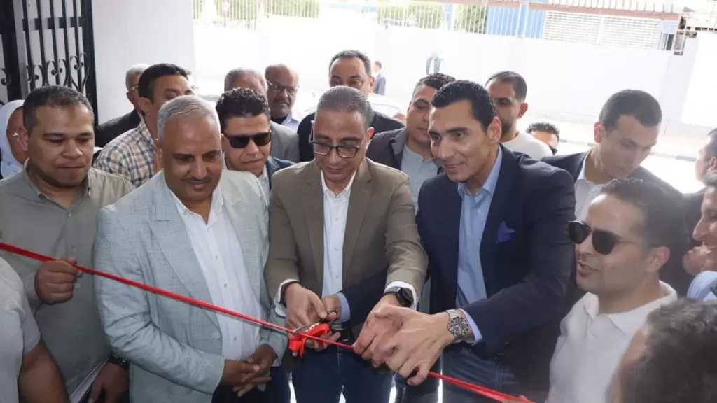 وزير الرياضة ومحافظ الجيزة يفتتحان مركز التنمية الشبابية بالشيخ زايد.. صور