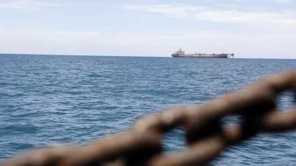 إيران تحذر السفن من مغادرة مواقعها في الخليج العربي وبحر عمان