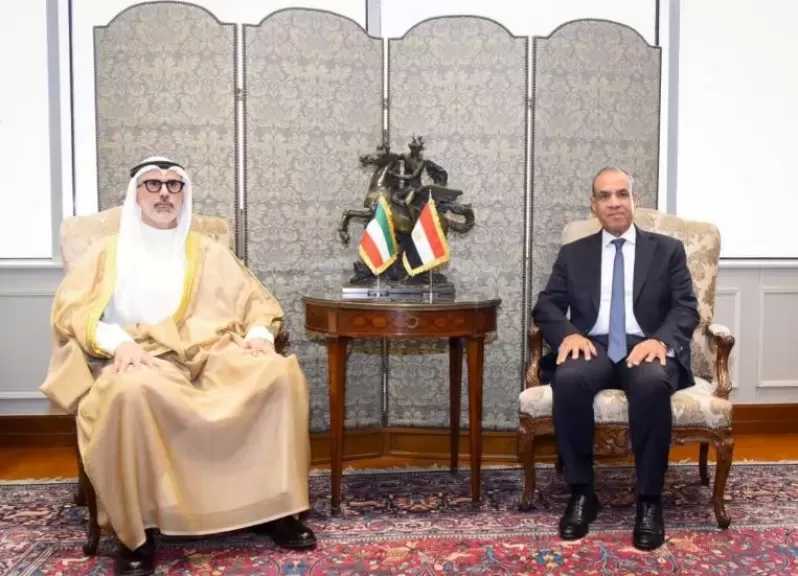 وزيرا خارجية مصر والكويت يعقدان مشاورات سياسية في القاهرة ويؤكدان عمق العلاقات الأخوية بين البلدين