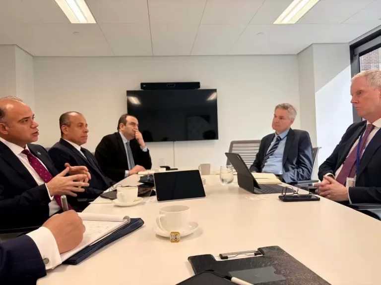 وزير الاستثمار يبحث مع قيادات بنك الاستثمار الأوروبي EIB توسيع الشراكة ودعم التنمية الصناعية والمناطق الاستثمارية