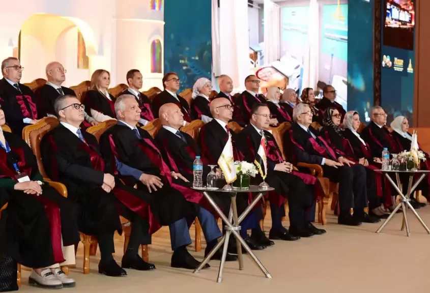 وزير التعليم العالي ورئيس جامعة عين شمس يفتتحان المؤتمر الدولي الرابع عشر لجامعة عين شمس تحت شعار