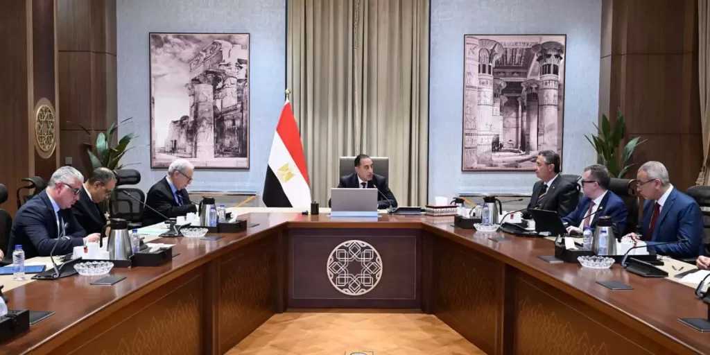 رئيس الوزراء يُتابع مستجدات مشروع إنشاء مركز عالمي لتخزين وتوريد وتجارة الحبوب والزيوت في مصر