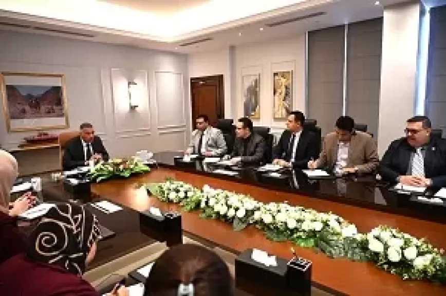 محافظ جنوب سيناء يصدر قرارات لتبسيط الإجراءات وتخفيف العبء عن كاهل المواطنين
