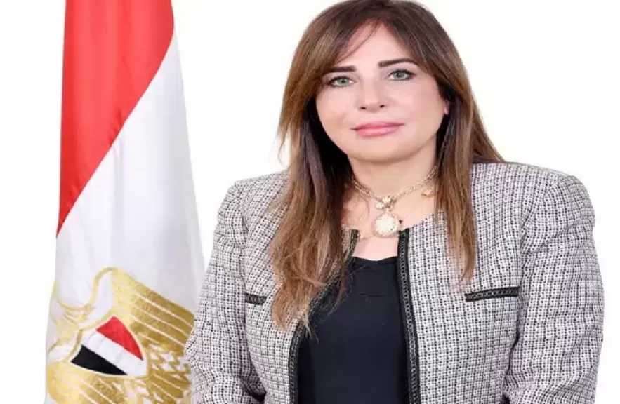 وزيرة الإسكان تتابع موقف تنفيذ مشروعات المرافق والطرق بالمناطق الصناعية في مدينة أكتوبر الجديدة