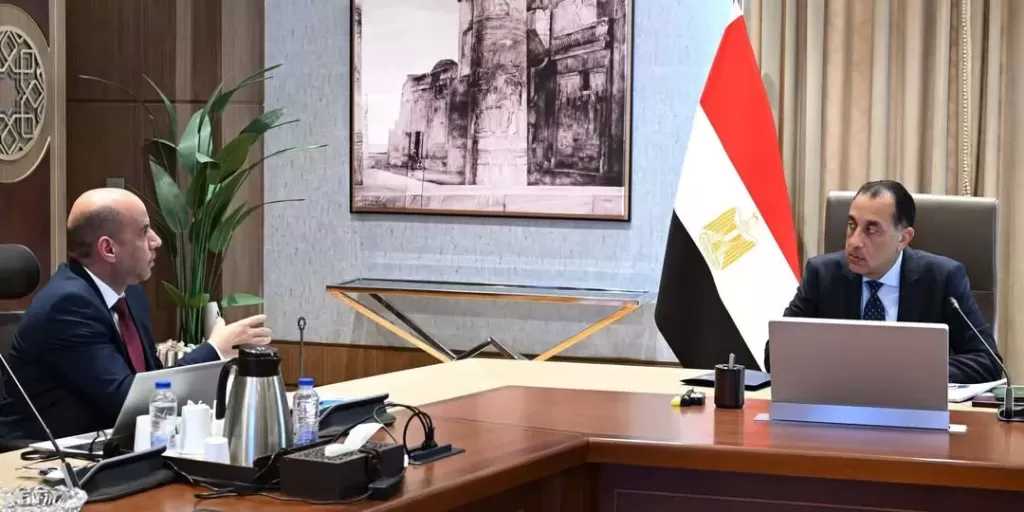 رئيس الوزراء يلتقي وزير العمل لاستعراض عدد من ملفات عمل الوزارة