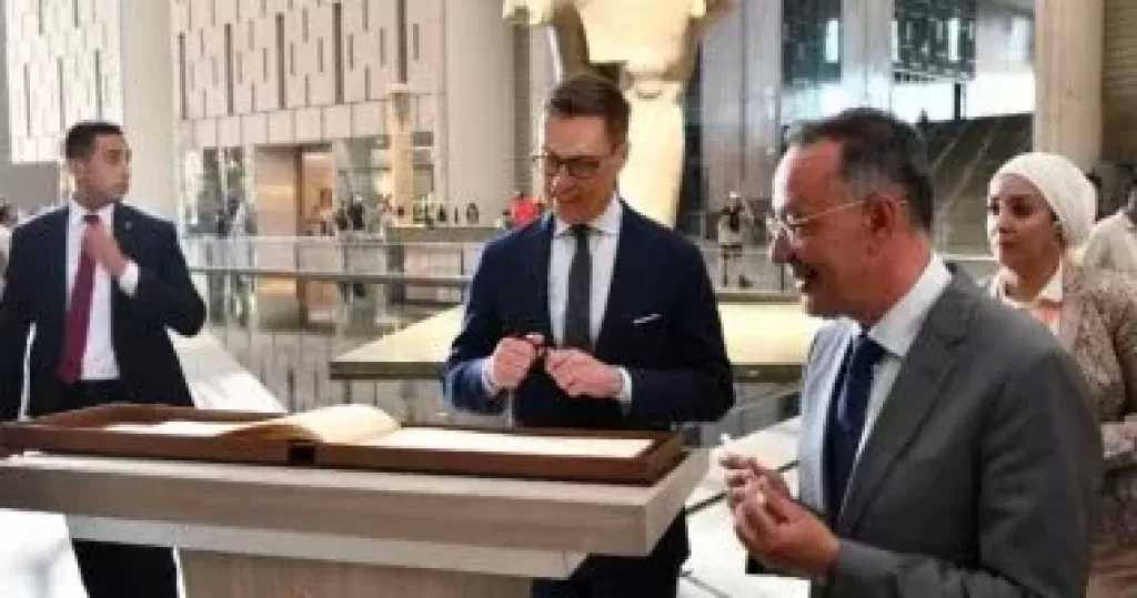 رئيس جمهورية فنلندا يزور المتحف المصرى الكبير ومنطقة أهرامات الجيزة