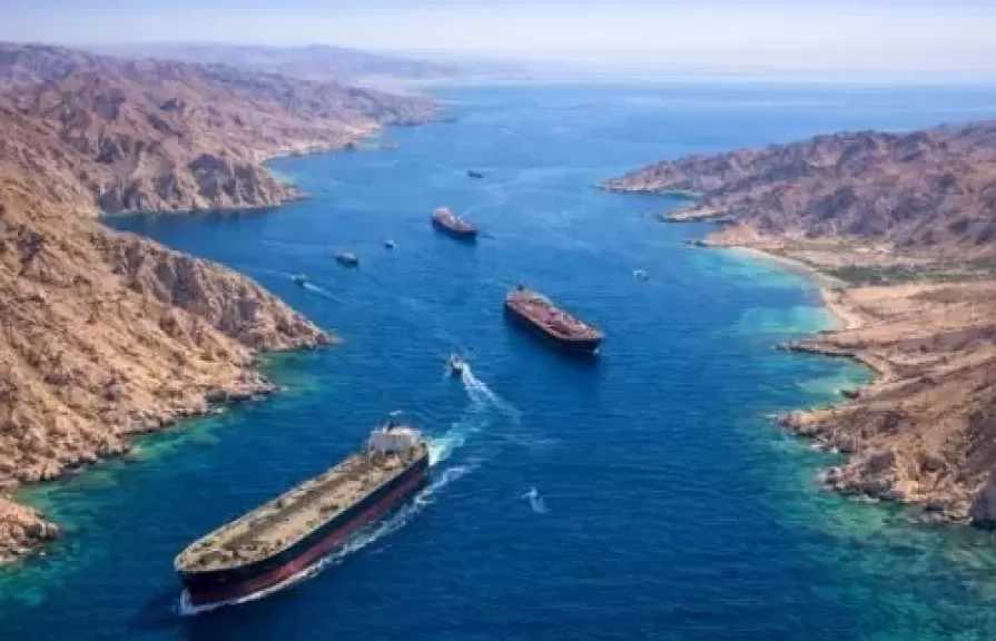 مسئول إيراني: طهران بدأت تتلقى رسوما على عبور مضيق هرمز