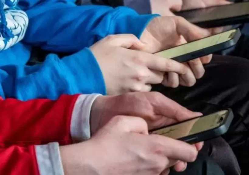 النواب الأتراك يدعمون حظر مواقع التواصل الاجتماعي للأشخاص دون 15 عاما