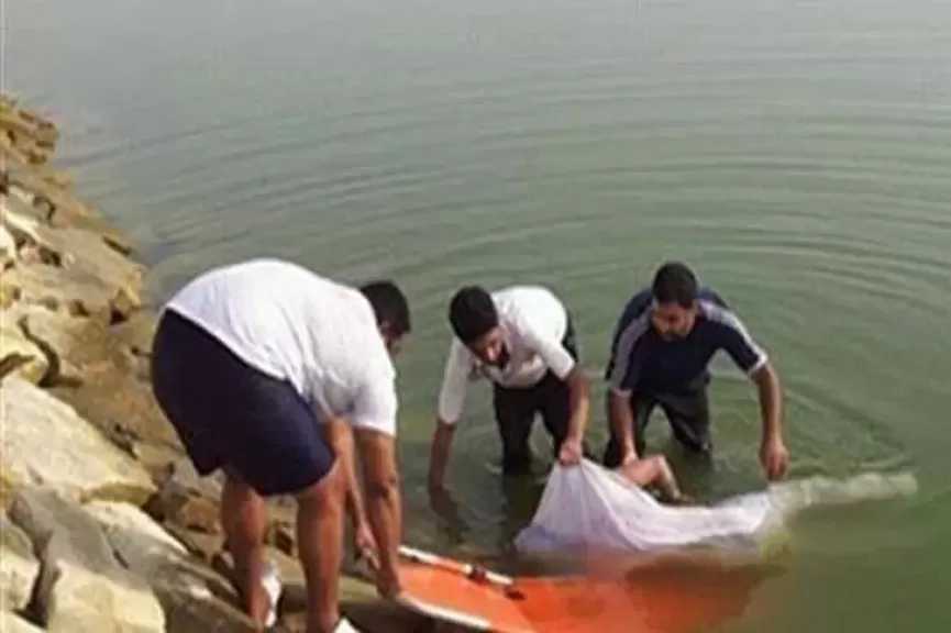 انتشال جثة شاب غريق من الرياح التوفيقي في كفر شكر بالقليوبية