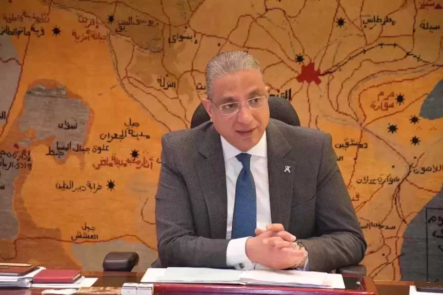 محافظ الجيزة يوجه بغلق مخازن فرز المخلفات والخردة المخالفة بطريق المنصورية