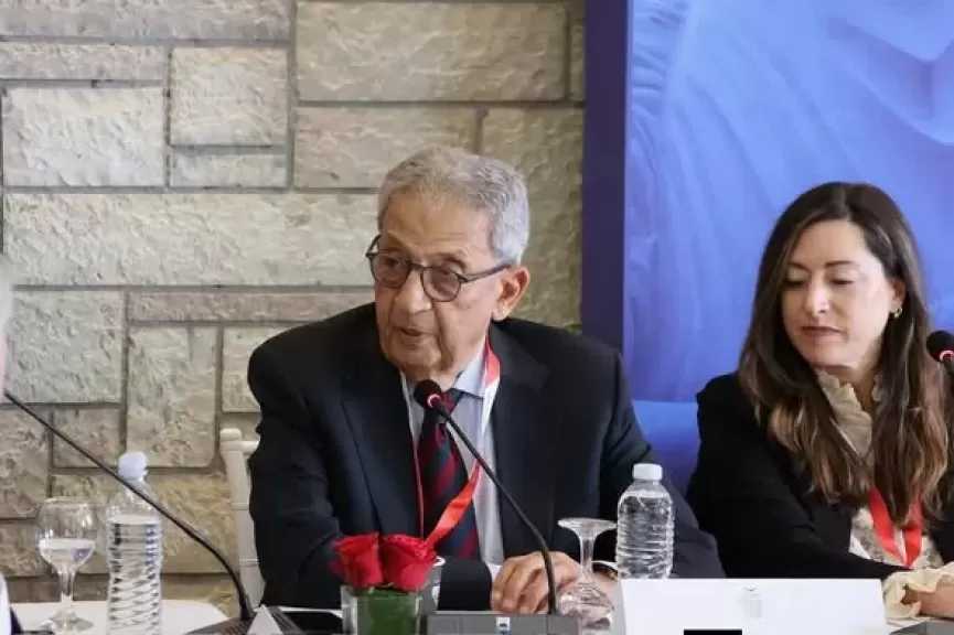عمرو موسى يناقش مستقبل الشرق الأوسط والقضية الفلسطينية في منتدى دلفي الاقتصادي