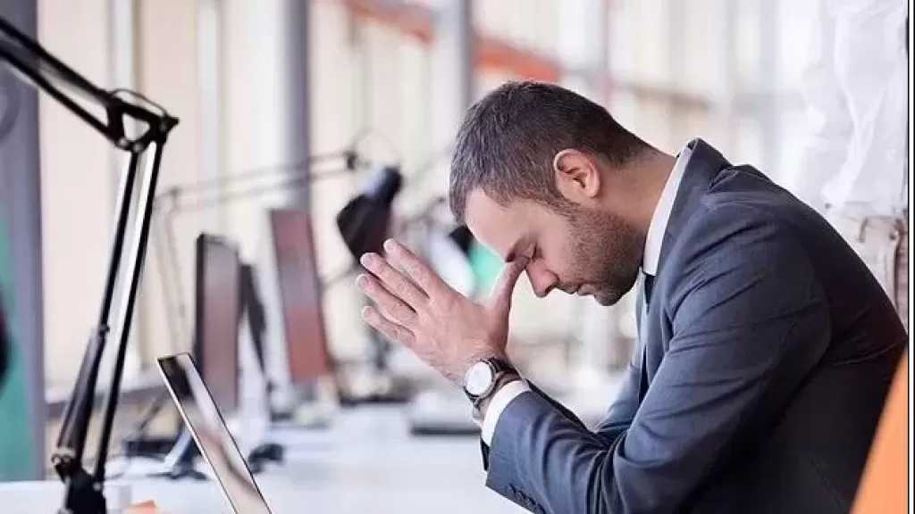 خبير تنمية بشرية: الثقة بالنفس خط الدفاع الأول في مواجهة ضغوط العمل