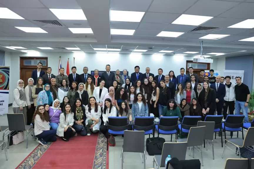الجامعة البريطانية في مصر تستقبل سفراء رابطة دول جنوب شرق آسيا لإلقاء محاضرة لطلابها