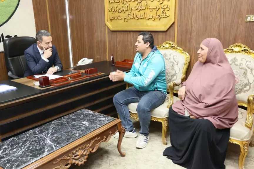 محافظ المنوفية يوجه بصرف مساعدات مالية وإنهاء إجراءات علاج على نفقة الدولة.. صور
