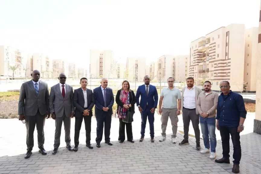 خلال زيارة تفقدية لوحدات المبادرة الرئاسية «سكن لكل المصريين» بحدائق العاصمة: مي عبد الحميد تلتقي وزير الدولة للبنية التحتية في رواندا
