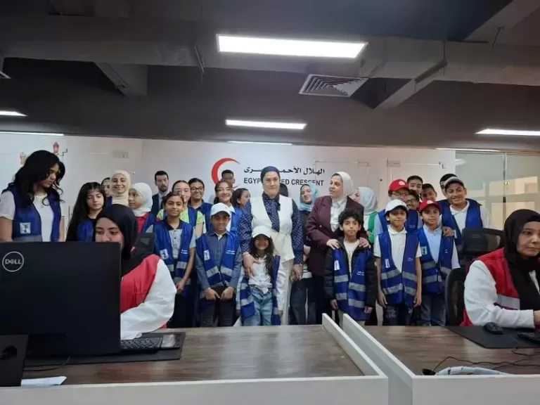 «القومي للطفولة والأمومة» ينظم زيارة للهلال الأحمر المصري لتعريف الأطفال بدوره الإنساني في مجالات الإغاثة والاستجابة السريعة للطوارئ