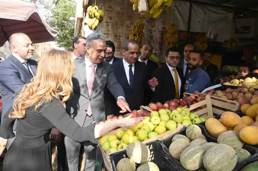 رئيس جهاز حماية المستهلك يقود حملة رقابية ”مفاجئة” على الأسواق بمدينة نصر بمحافظة القاهرة لضبط الأسواق