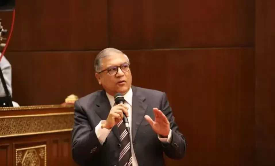 السادات يعلن تشكيل لجنة موسعة لمراجعة قوانين الأسرة والأحوال الشخصية