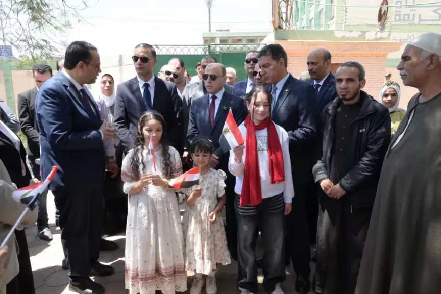 محافظ الغربية يتفقد 6 مشروعات خدمية ضمن ”حياة كريمة” في تفهنا العزب.. صور