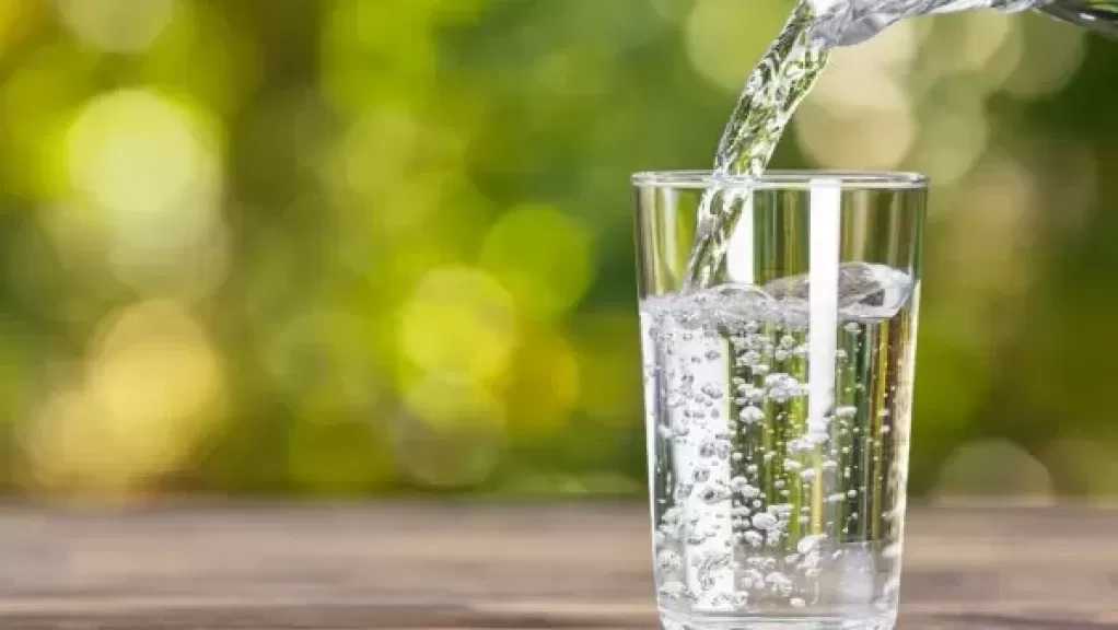 شرب المياه قد يكون خطرا في هذه الحالة.. استشاري تغذية توجه نصائح ذهبية