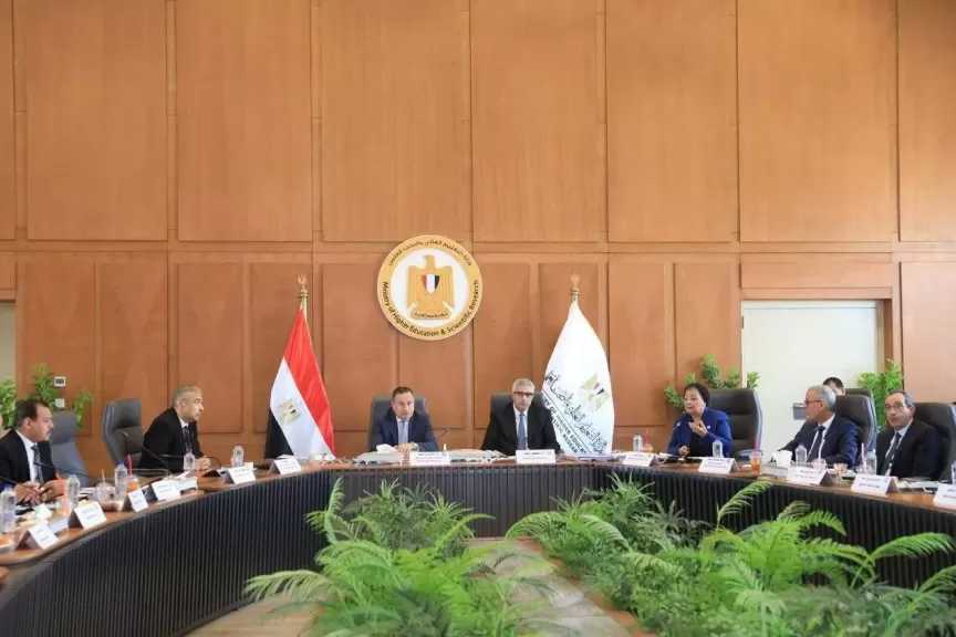 وزير التعليم العالي: تعزيز التعاون مع وزارة الصحة في تنمية الوعي السكاني