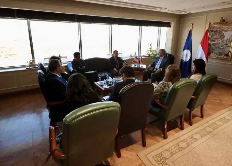 وزير السياحة والآثار يبحث مع سفير فرنسا بالقاهرة تعزيز التعاون في المجالات ذات الاهتمام المشترك