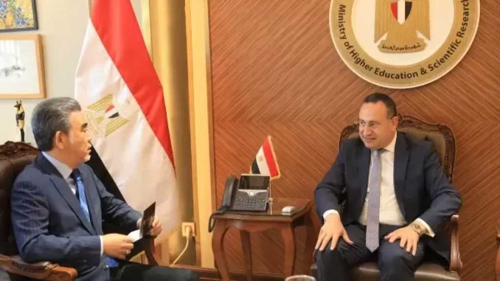 وزير التعليم العالي يستقبل رئيس جامعة هيروشيما اليابانية لبحث تعزيز التعاون التعليمي والبحث