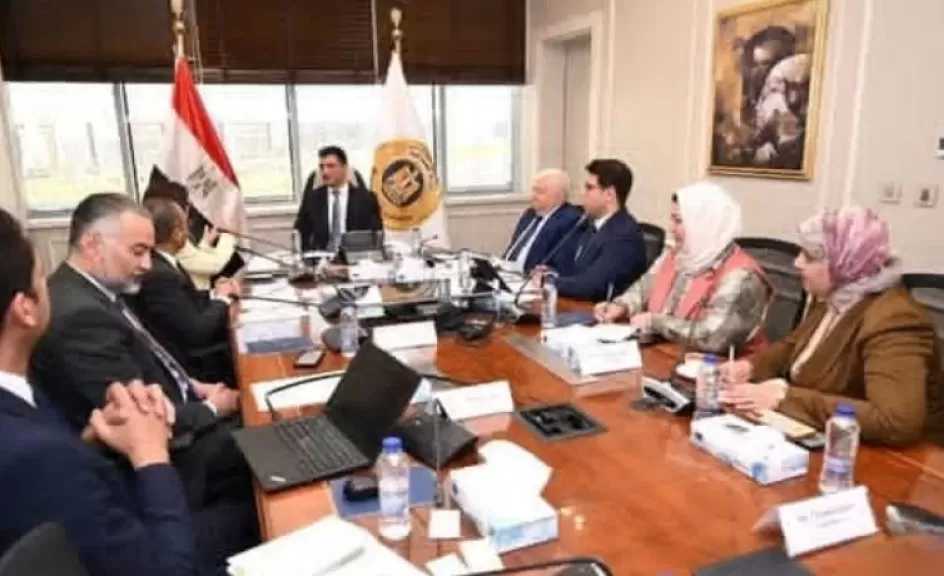 وزير الصناعة يلتقي مسئولي شركة طاقة عربية لبحث مشروعات الشركة المستقبلية في توزيع الكهرباء والغاز الطبيعي