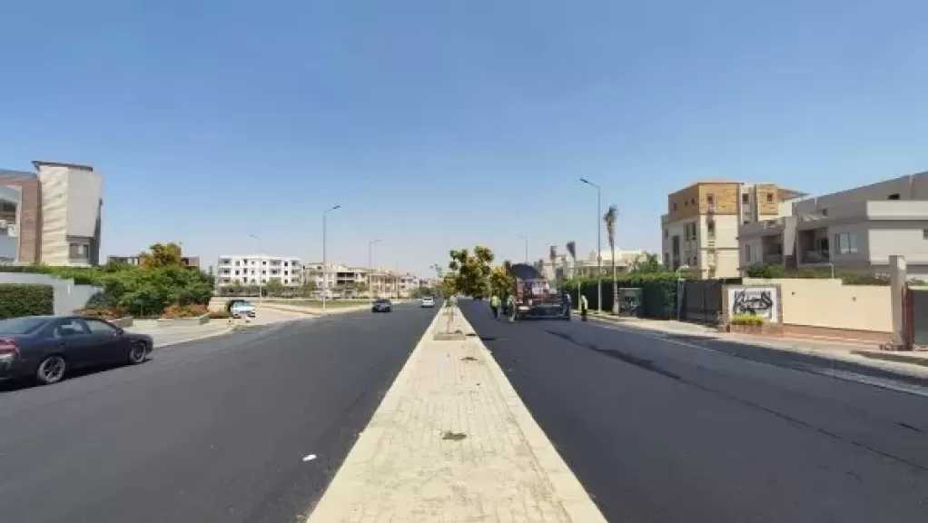 وزيرة الإسكان تتابع مشروعات رفع كفاءة الطرق في 4مدن والقرى السياحية