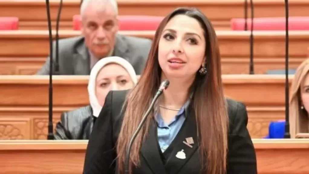 نشوى الشريف: لابد من توفير أجور منصفة وعادلة للعمال وبيئة عمل كريمة
