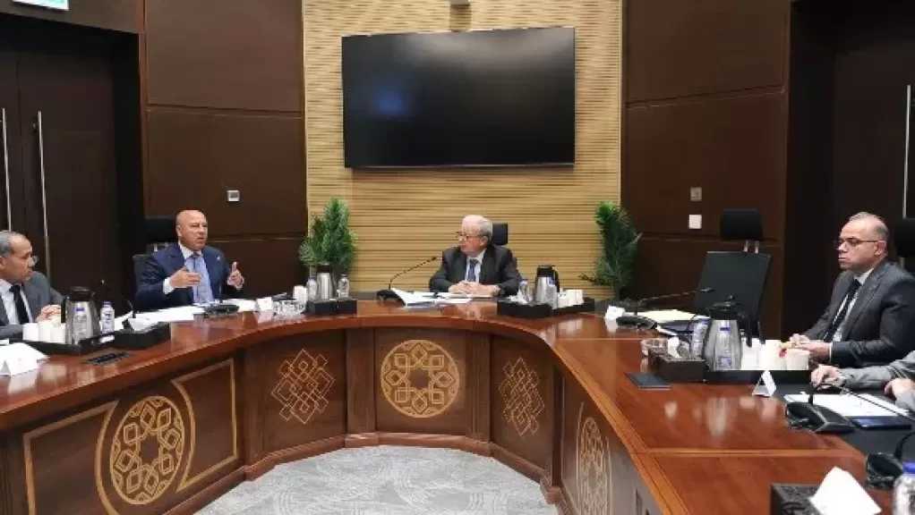 نائب رئيس الوزراء يستعرض مع وزير النقل موقف مشروع شبكة القطار الكهربائي السريع