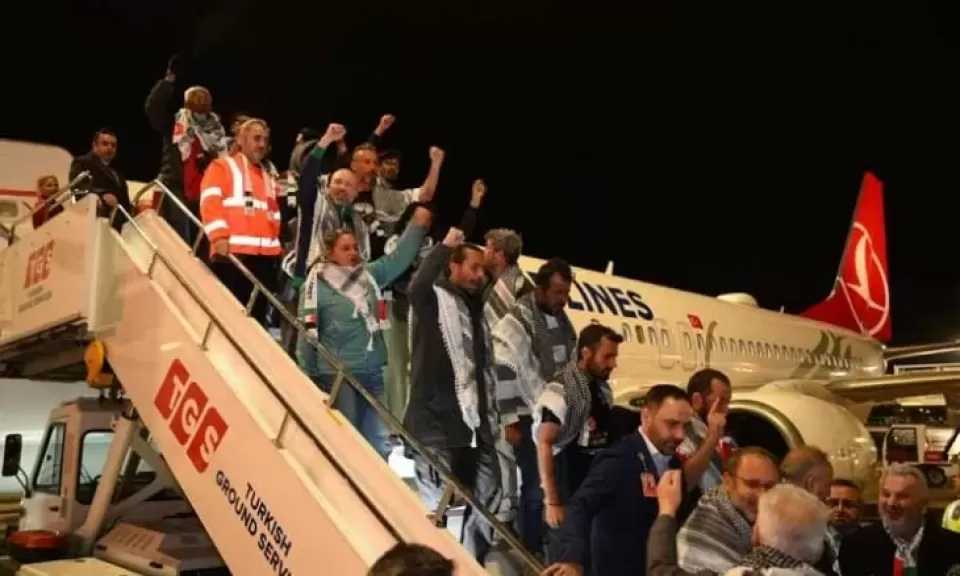 هاجمتهم إسرائيل.. نقل 59 ناشطا من أسطول الصمود إلى تركيا