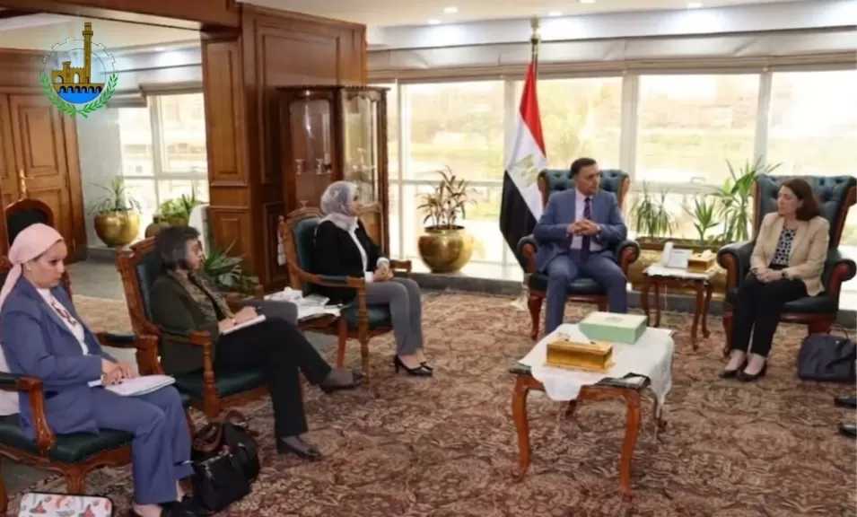 محافظ القليوبية يبحث مع وفد البنك الدولي مستجدات مشروع إدارة تلوث الهواء وتغير المناخ بالقاهرة الكبرى