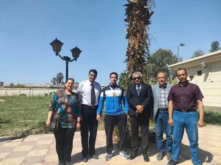 طالب بـ «تكنولوجيا حلوان الدولية» يحصد ذهبية بطولة الجامعات في كمال الأجسام| صور