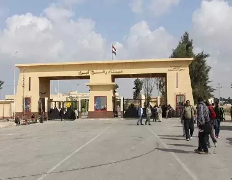 معبر رفح البري يستقبل دفعة جديدة من العائدين الفلسطينيين