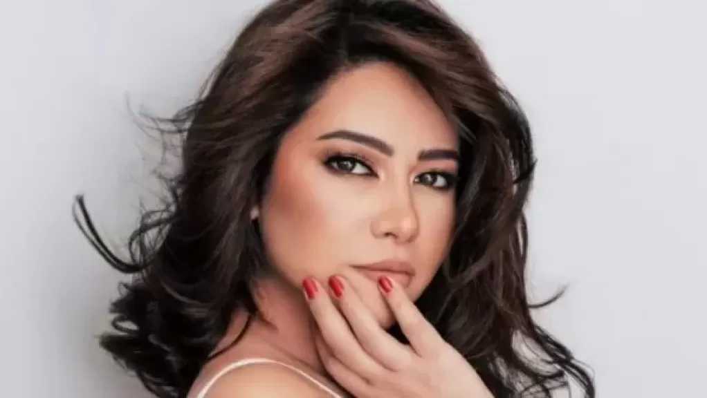 ناقد فني يعلن السبب الرئيسي في أزمة شيرين الأخيرة