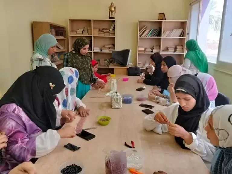 أسيوط: استمرار الورش الحرفية بأندية الفتاة والمرأة بمراكز الشباب لتنمية مهارات الفتيات وتمكينهن اقتصاديا