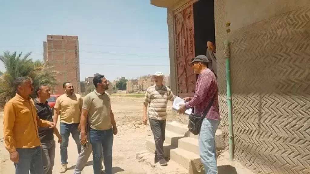 محافظ أسيوط يوجه بتكثيف حملات طرق الأبواب لحث المواطنين على استكمال ملفات التصالح