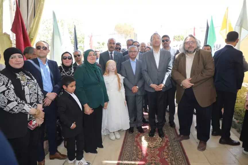 وزير الاتصالات يزور مدرسة النور للمكفوفين ببني سويف.. صور