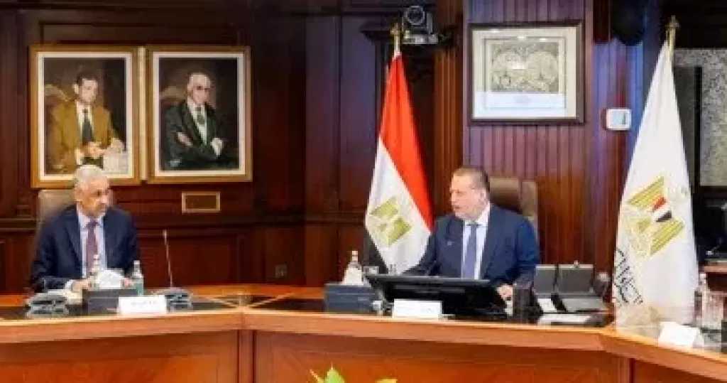 محافظ البنك المركزي يلتقي رئيس بنك التنمية الإفريقي الجديد لبحث التعاون