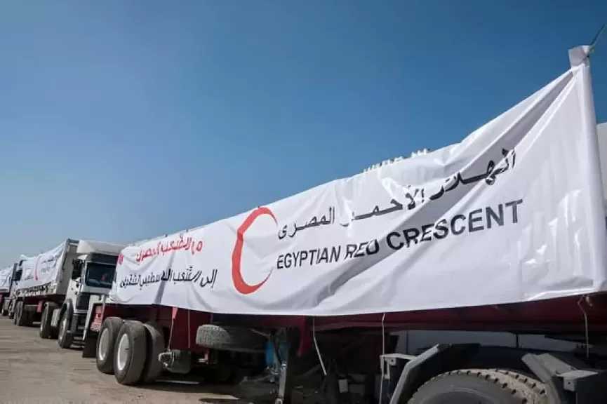 الهلال الأحمر المصري: قوافل زاد العزة إلى غزة لا تتوقف.. وحجم المساعدات يقترب من مليون طن