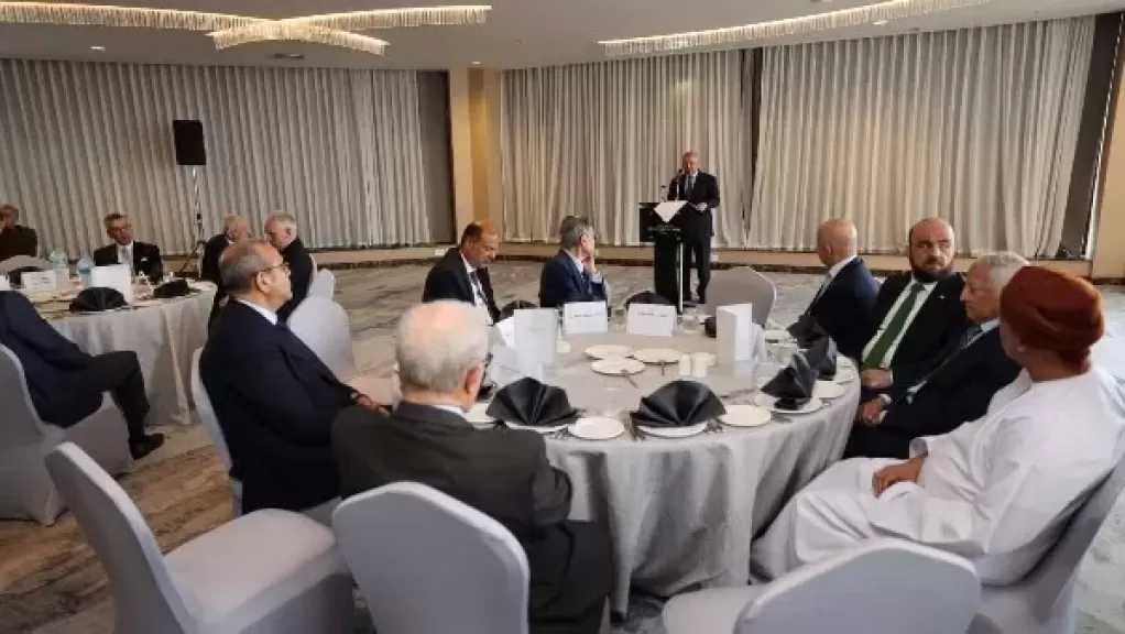 وزير النقل يستعرض خطة تحويل مصر لمركز إقليمي لتجارة الترانزيت والمواد البترولية